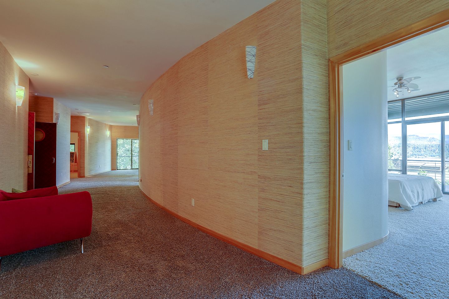 Elegant Six-Bedroom Retreat with Panoramic Columbia River Gorge Views in Hood River, Oregon