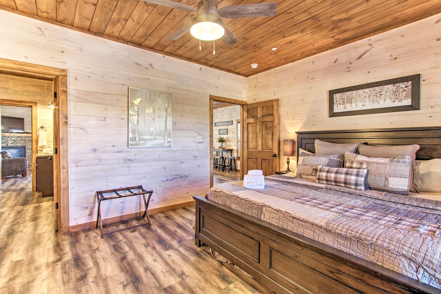 Stunning Cabin with Indoor Pool and Hot-tub in Pigeon Forge, Tennessee