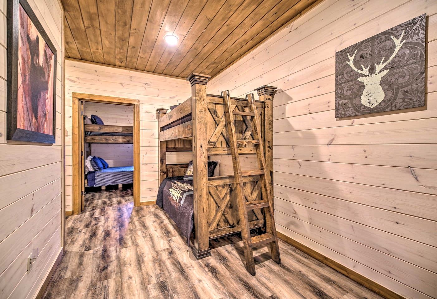 Stunning Cabin with Indoor Pool and Hot-tub in Pigeon Forge, Tennessee