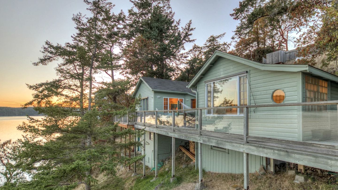 Secluded Waterfront Cottage with Amazing Views on Orcas Island, Washington