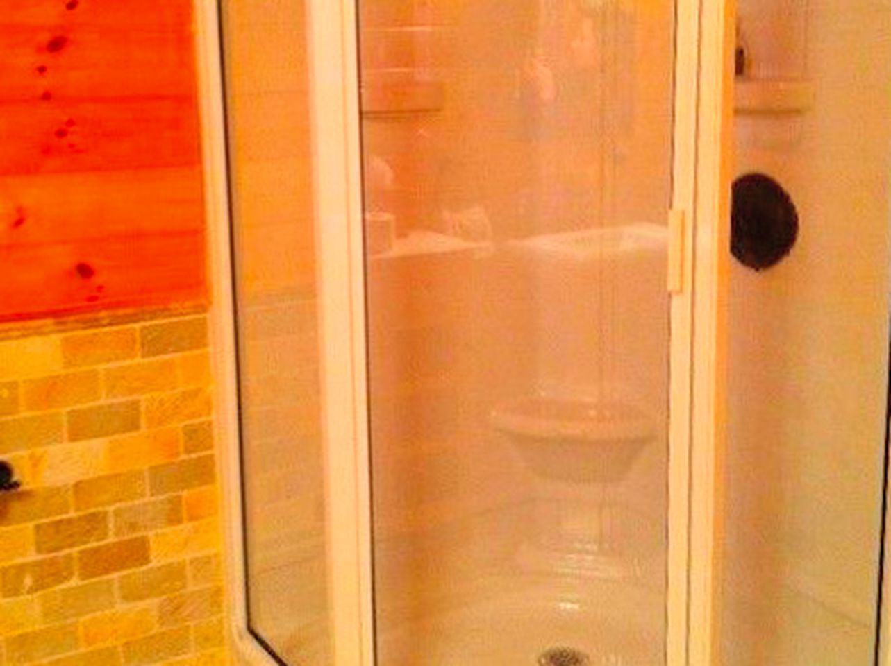 Cozy Log Cabin with a Private Hot Tub near Beartown State Forest, Massachusetts