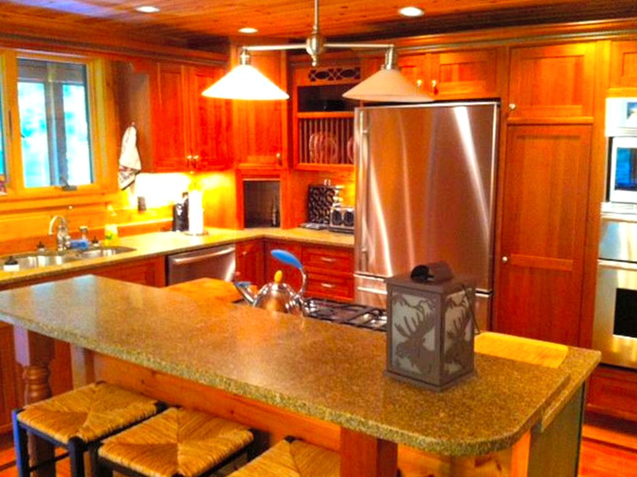 Cozy Log Cabin with a Private Hot Tub near Beartown State Forest, Massachusetts