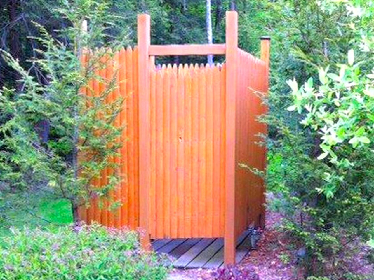 Cozy Log Cabin with a Private Hot Tub near Beartown State Forest, Massachusetts