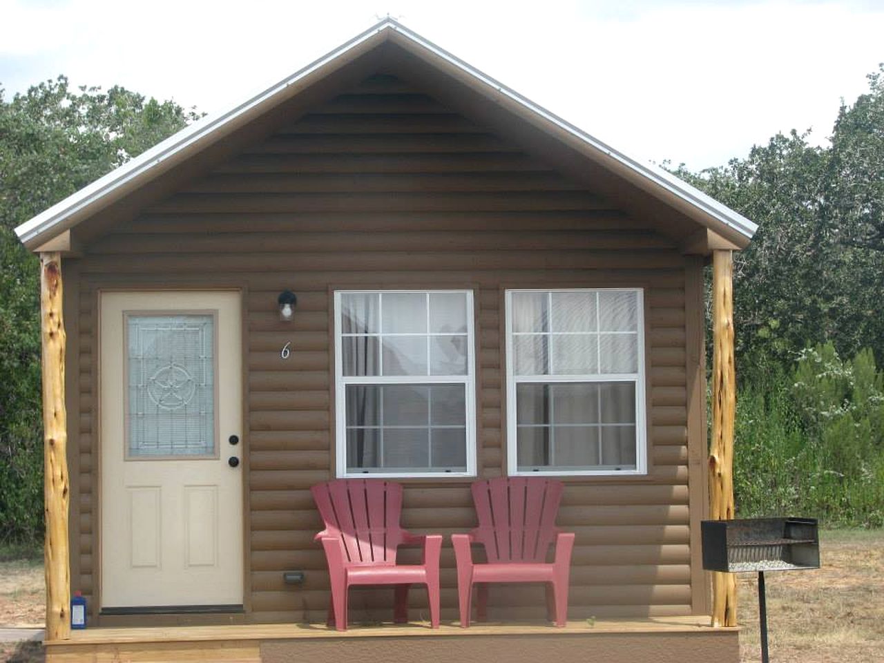 Luxurious Log Cabin Rental in Stockdale, Texas