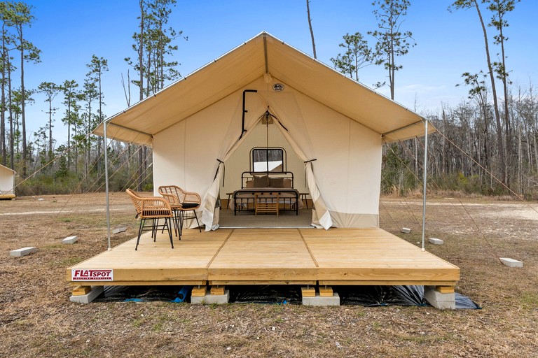 Rustic Luxury Glamping Experience with Lakes, Wildlife & Adventure in Wewahitchka, Florida