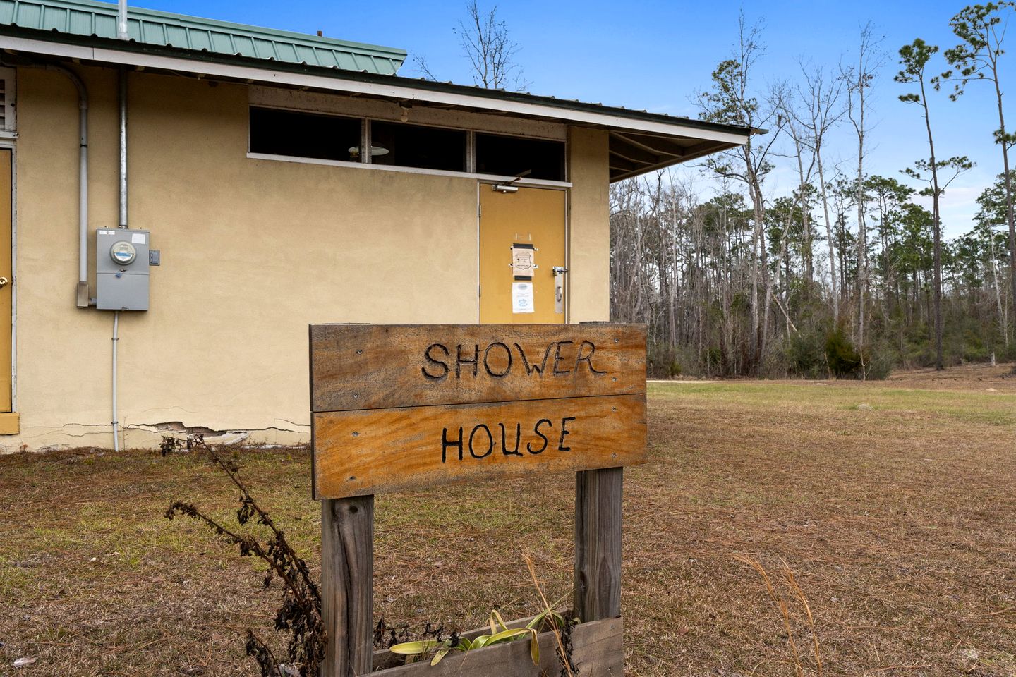 Rustic Luxury Glamping Experience with Lakes, Wildlife & Adventure in Wewahitchka, Florida