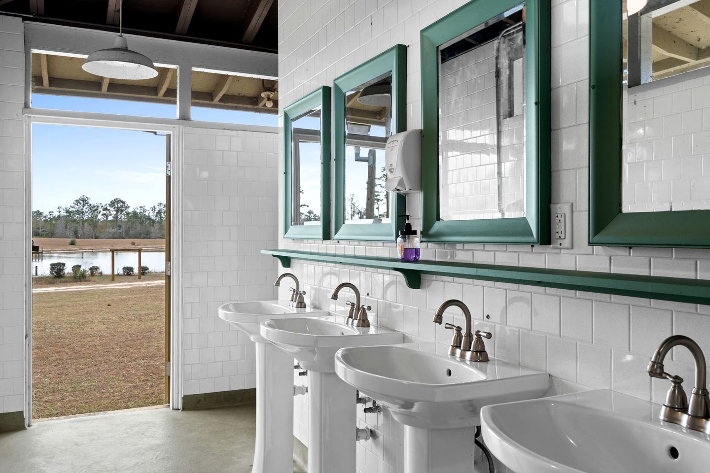 Rustic Luxury Glamping Experience with Lakes, Wildlife & Adventure in Wewahitchka, Florida