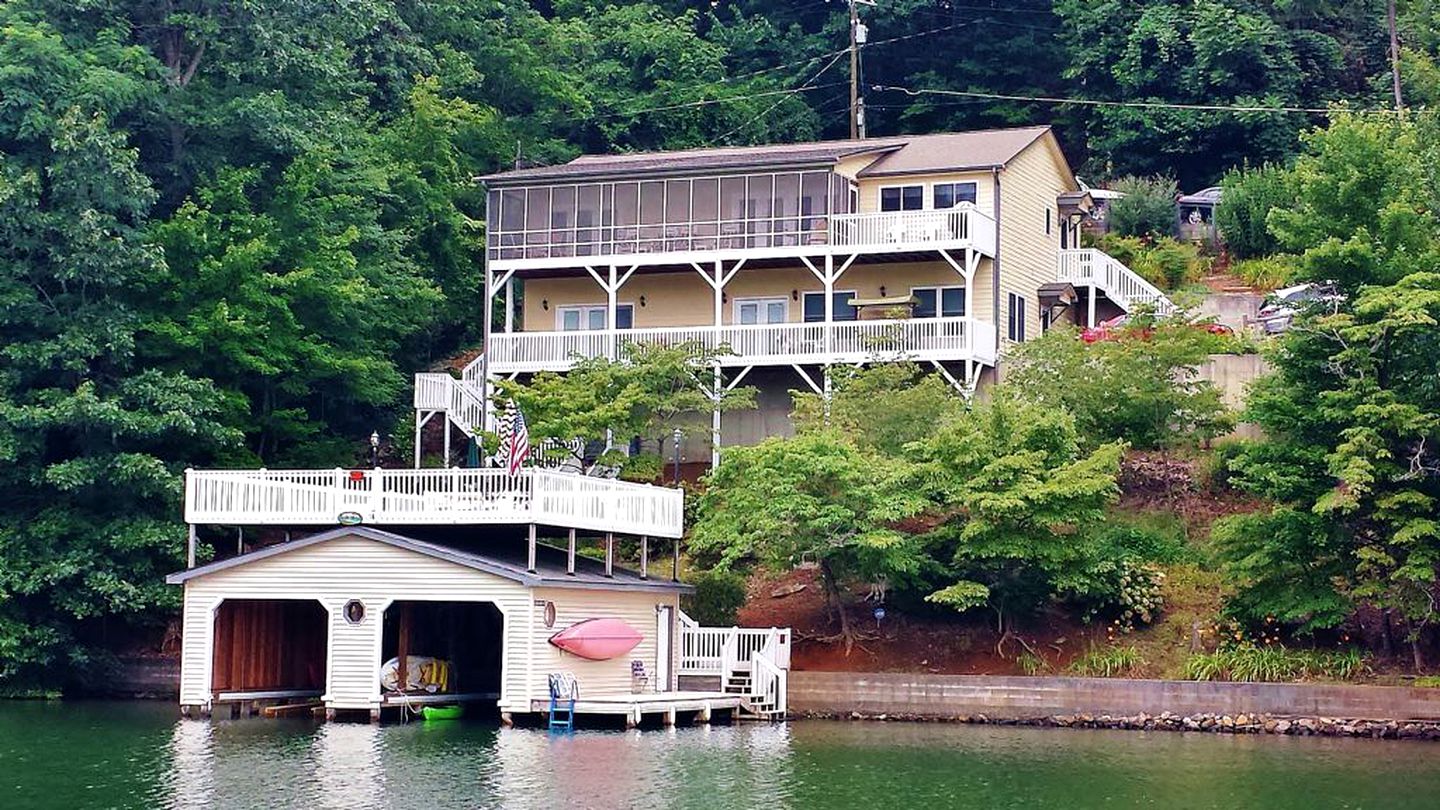 Lakefront Cottage with Views of Lake Lure, North Carolina