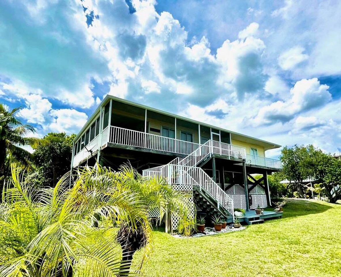 Spacious Family-Friendly Beach House with Dock Access near Little Gasparilla Island, Florida