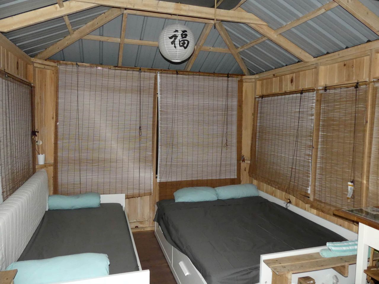 Breathtaking Floating Home with Barbecue in Ile-aux-Noix, Quebec