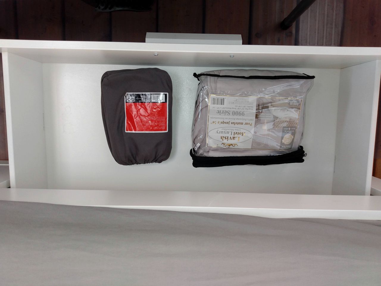 Breathtaking Floating Home with Barbecue in Ile-aux-Noix, Quebec