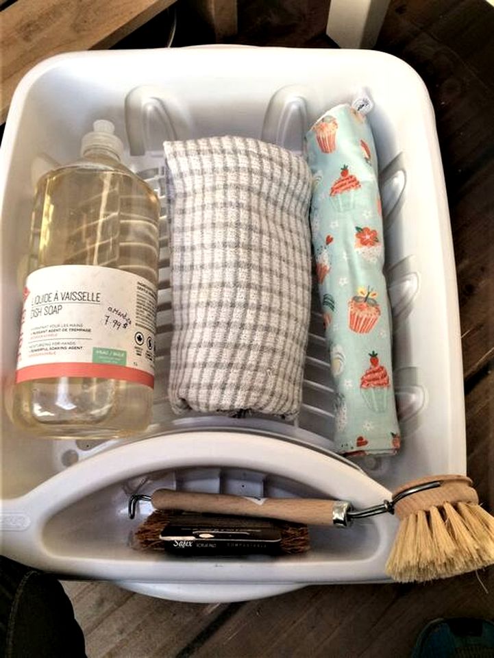 Breathtaking Floating Home with Barbecue in Ile-aux-Noix, Quebec