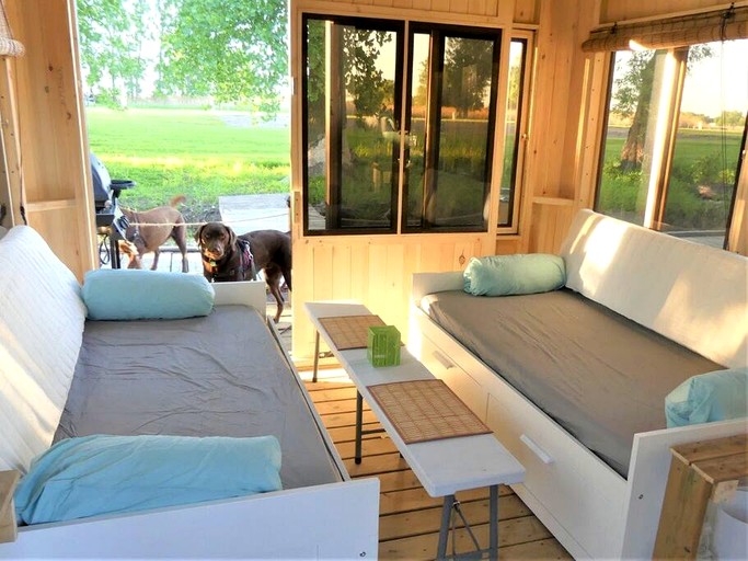 Floating Homes (Canada, Ile-aux-Noix, Quebec)