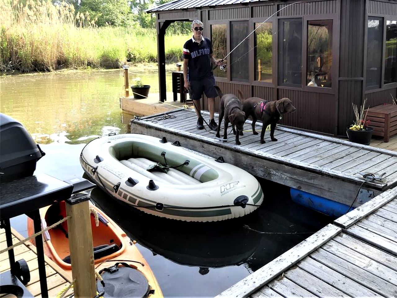 Fantastic Floating Home Barbecue Provided in Île-aux-Noix, Quebec