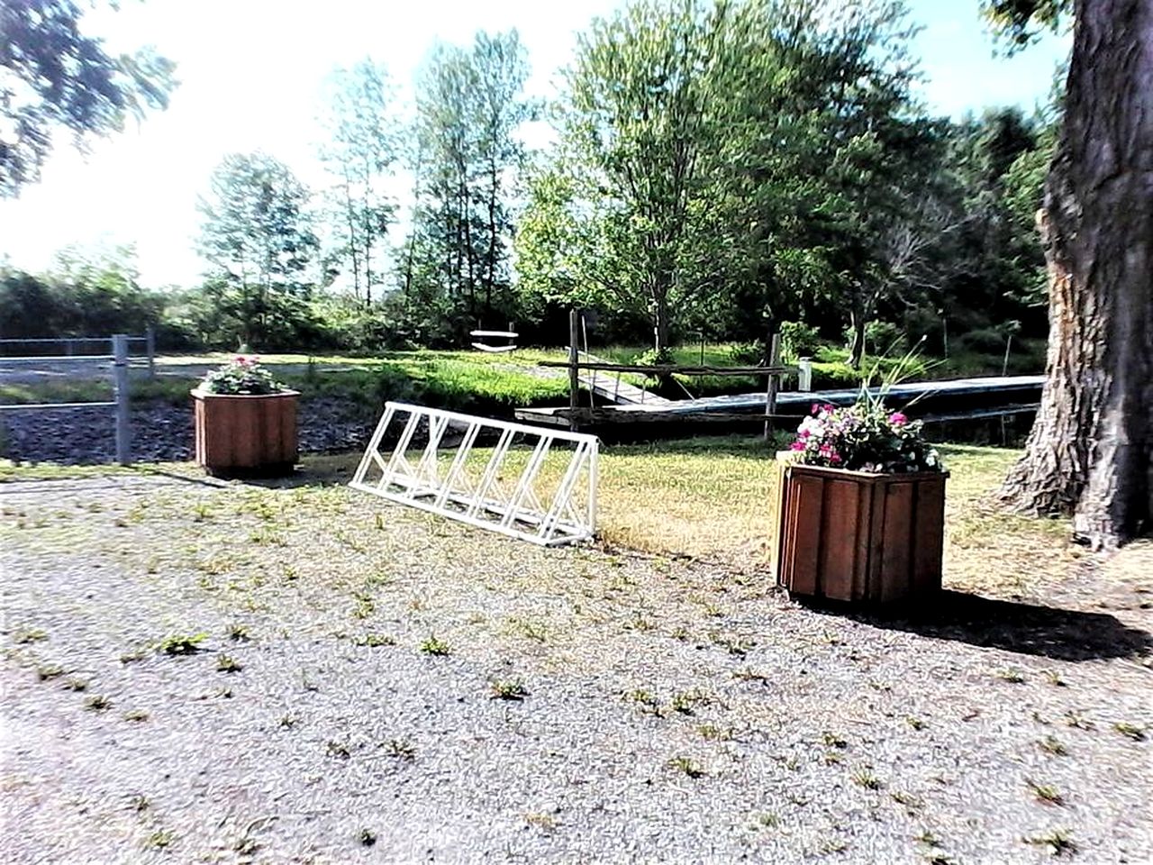 Fantastic Floating Home Barbecue Provided in Île-aux-Noix, Quebec