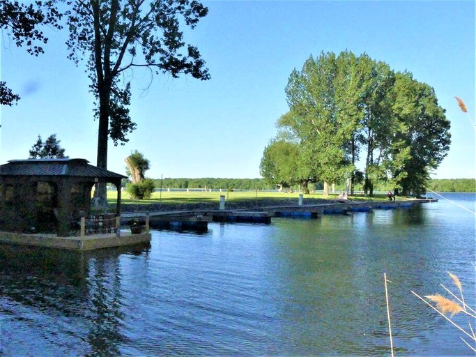 Floating Homes (Canada, Ile-aux-Noix, Quebec)