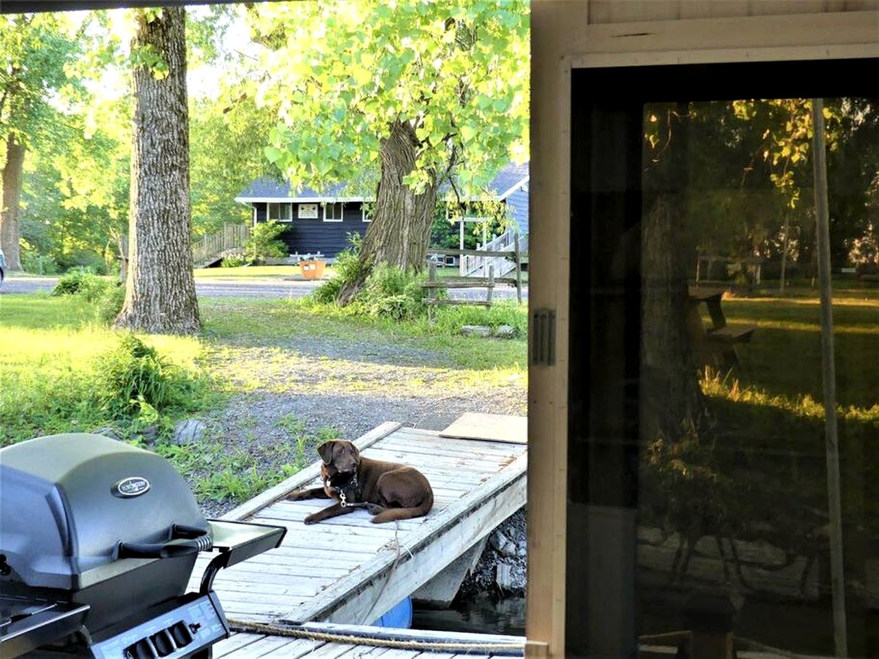 Incredible Floating Home with Barbecue in Ile-aux-Noix, Quebec