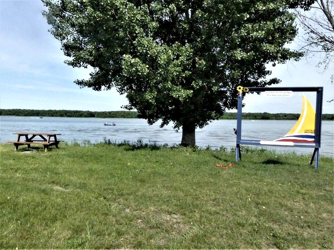 Floating Homes (Canada, Ile-aux-Noix, Quebec)