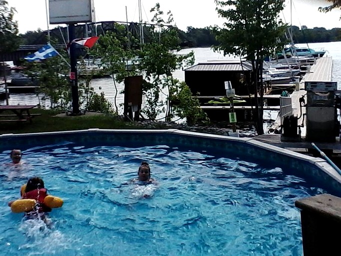 Floating Homes (Canada, Ile-aux-Noix, Quebec)