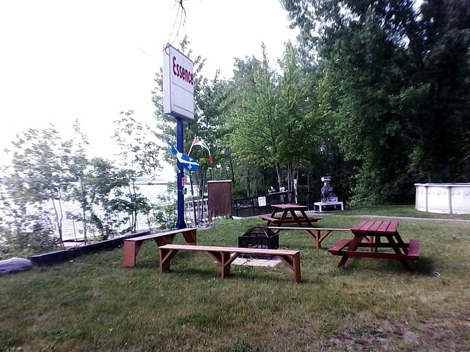 Floating Homes (Canada, Ile-aux-Noix, Quebec)