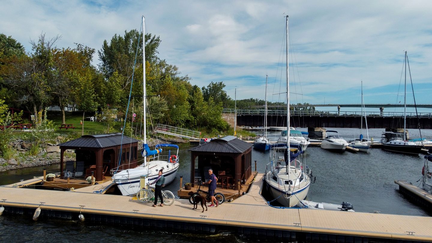 Impressive Floating Home with Great Lake Views in Ile-aux-Noix, Quebec
