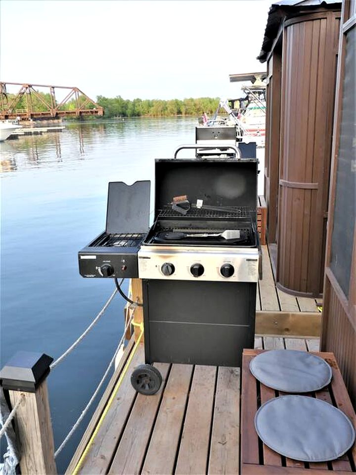 Stunning Floating Home Barbecue Provided in Ile-aux-Noix, Quebec