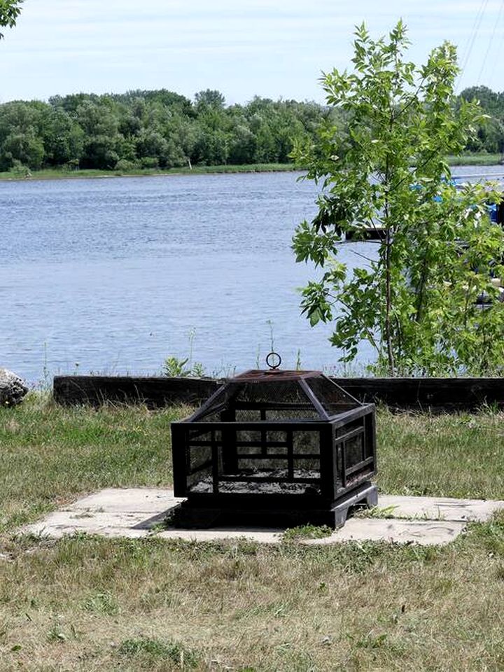 Stunning Floating Home Barbecue Provided in Ile-aux-Noix, Quebec