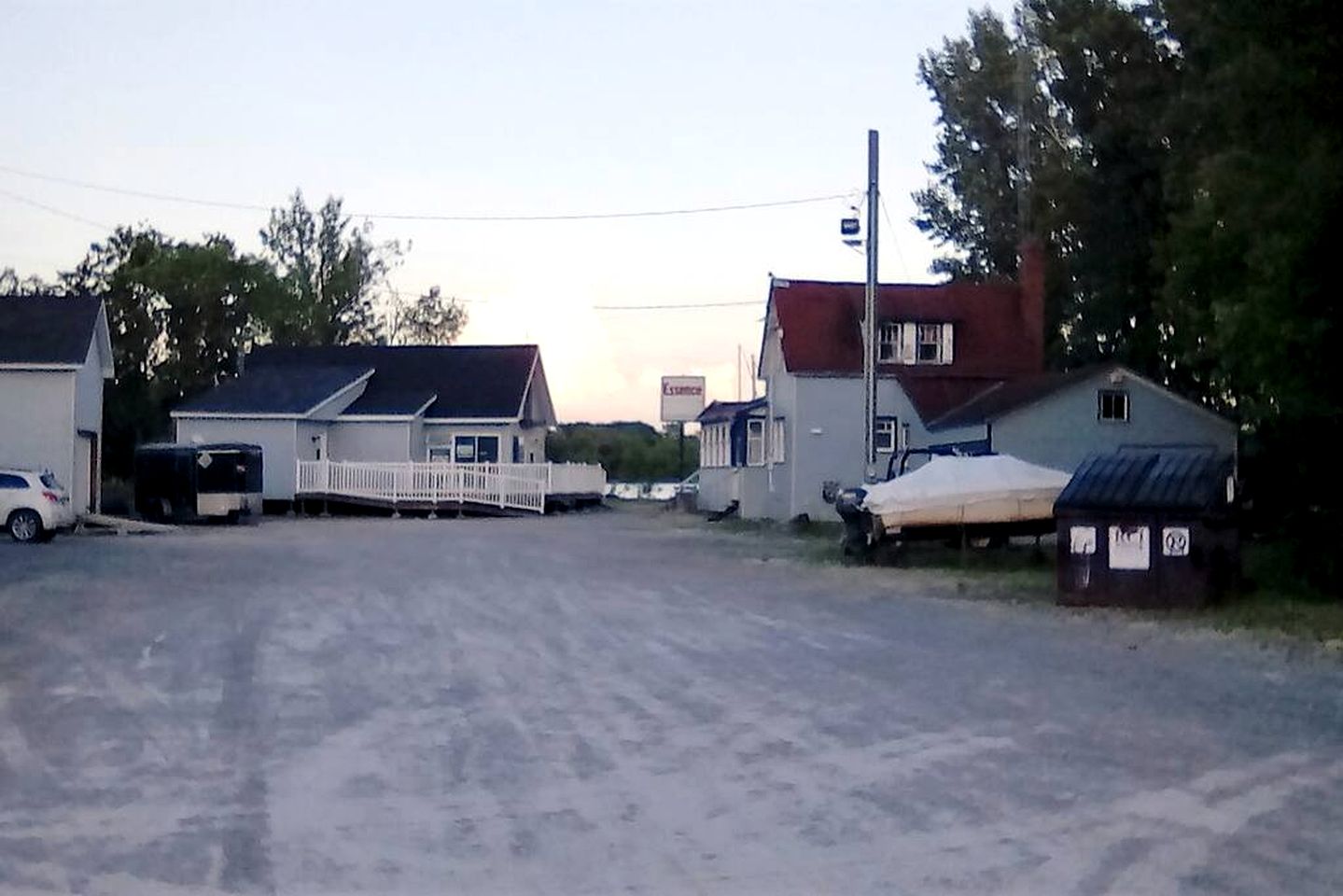 Stunning Floating Home Barbecue Provided in Ile-aux-Noix, Quebec