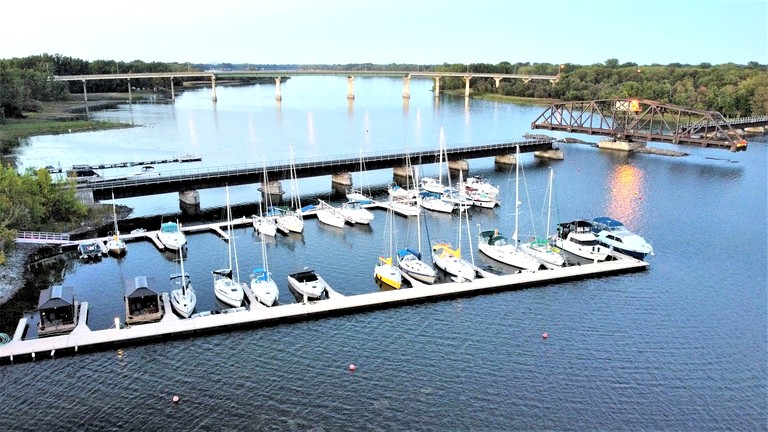 Floating Homes (Canada, Ile-aux-Noix, Quebec)