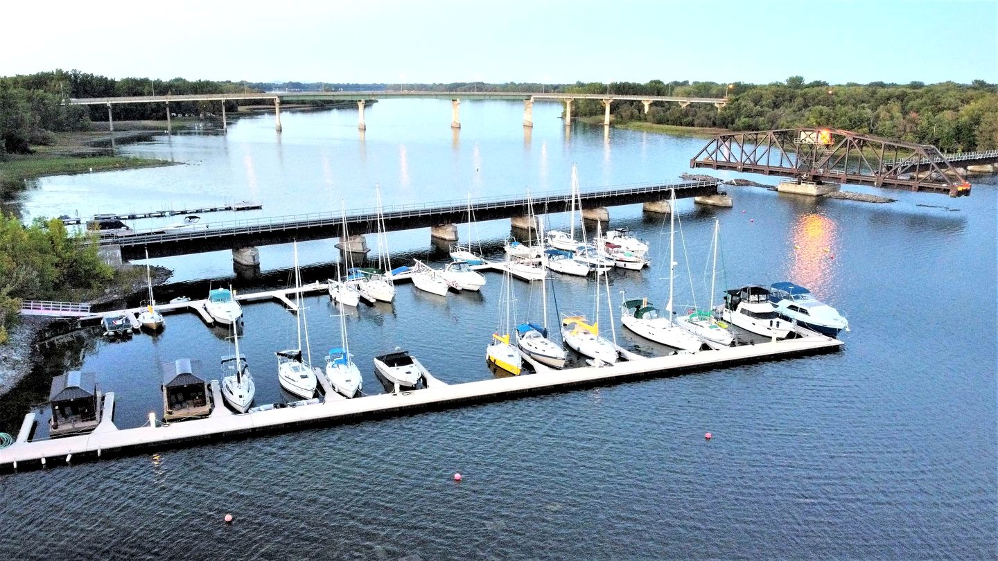 Stunning Floating Home Barbecue Provided in Ile-aux-Noix, Quebec