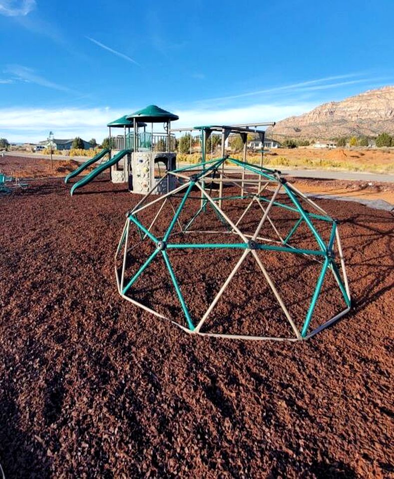 Explore Nature in Style: Discover This Tiny Home Getaway in Apple Valley, Utah