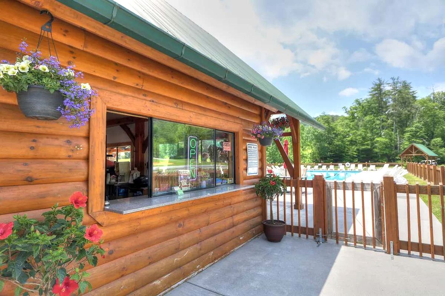 Cozy Log Cabin with Hot Tub & Game Room Near Smoky Mountain National Park | Sevierville, TN