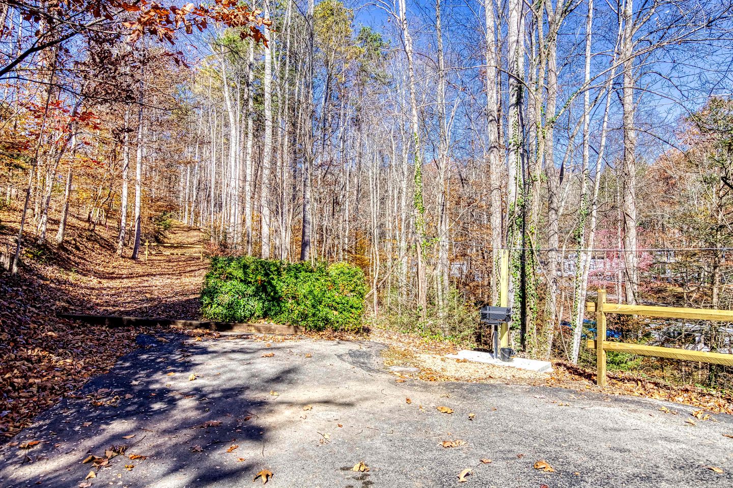 Cozy Log Cabin with Hot Tub & Game Room Near Smoky Mountain National Park | Sevierville, TN