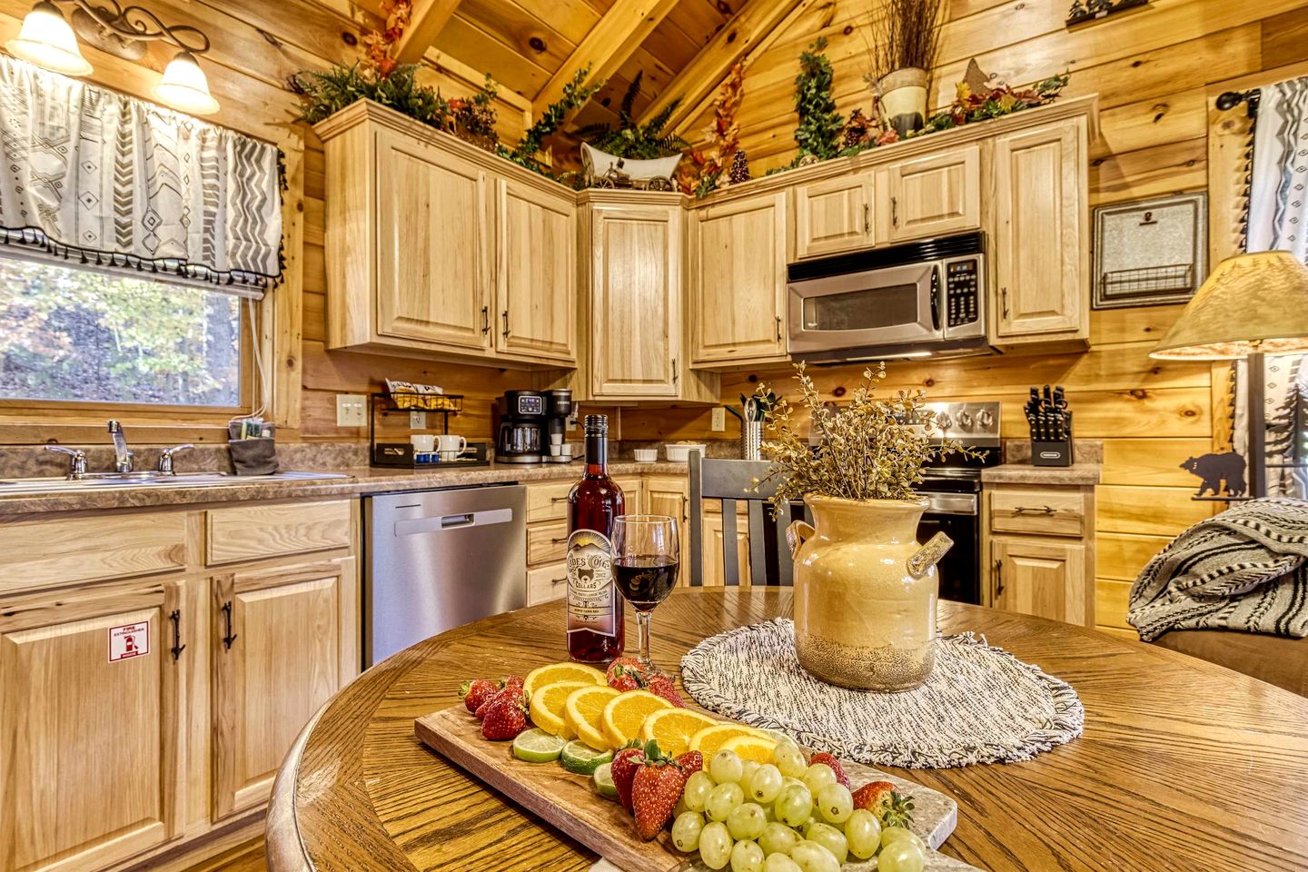 Cozy Log Cabin with Hot Tub & Game Room Near Smoky Mountain National Park | Sevierville, TN