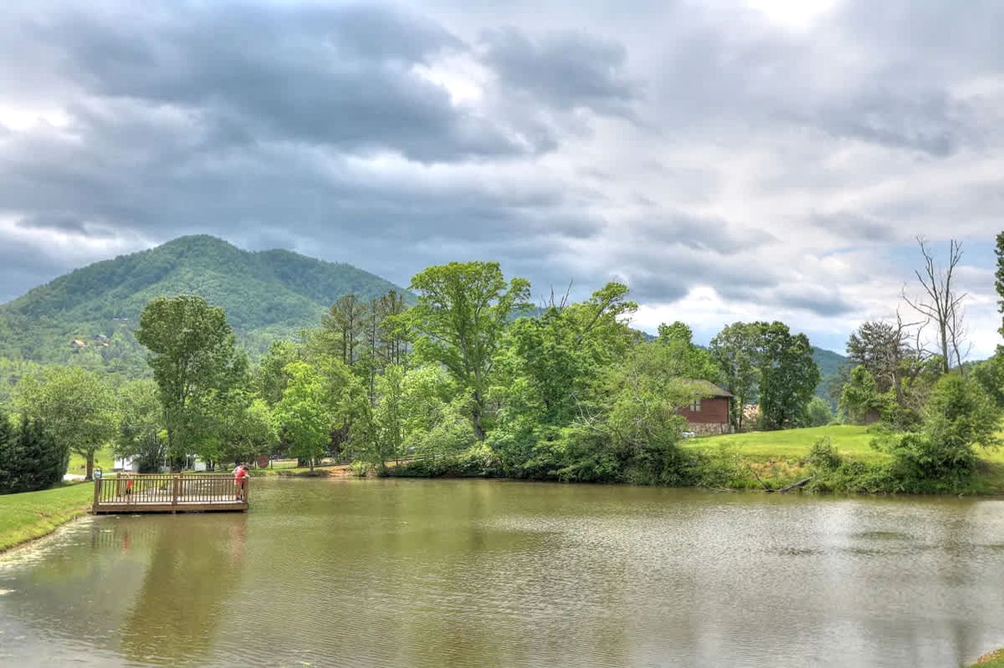 Cozy Log Cabin with Hot Tub & Game Room Near Smoky Mountain National Park | Sevierville, TN