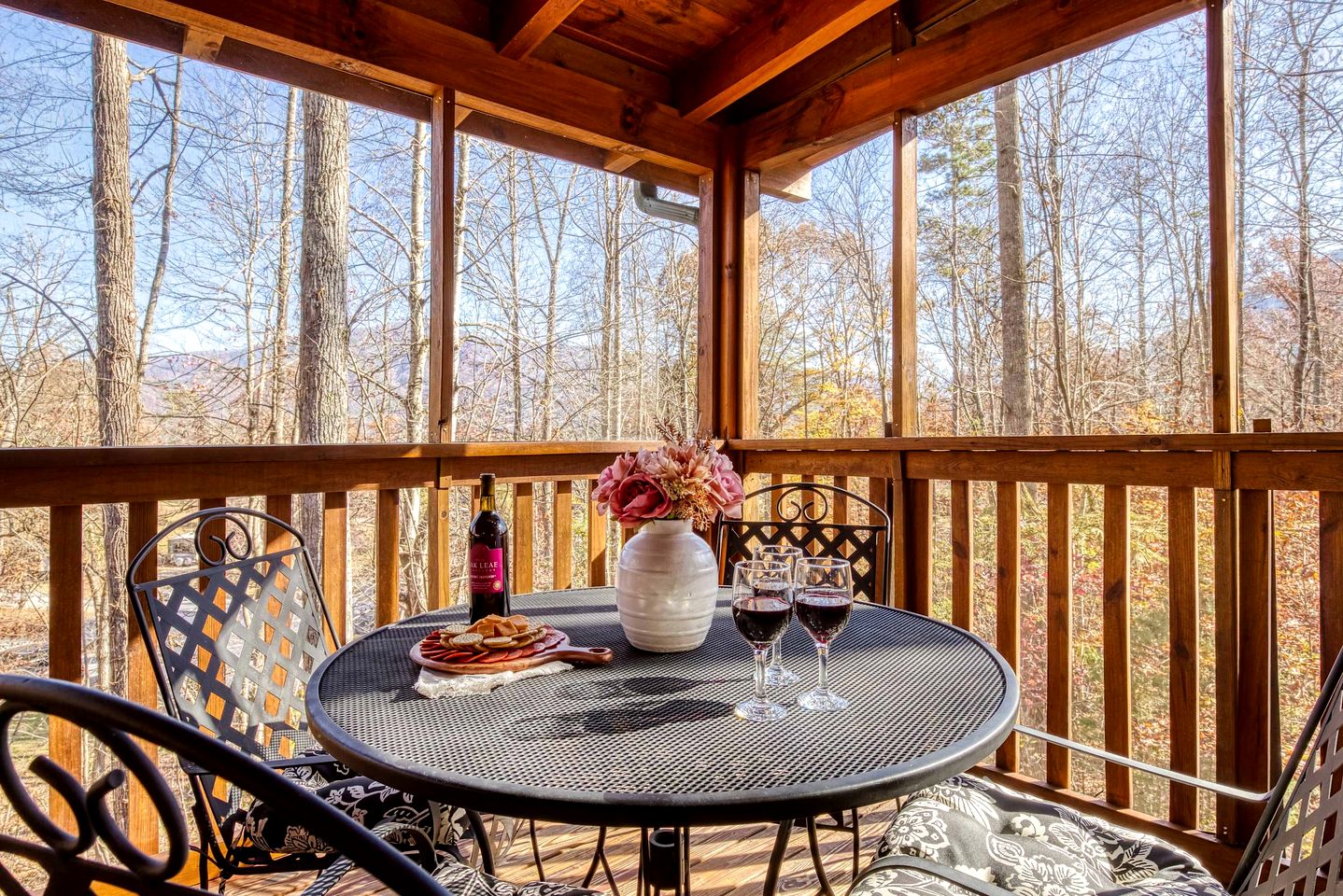 Cozy Log Cabin with Hot Tub & Game Room Near Smoky Mountain National Park | Sevierville, TN