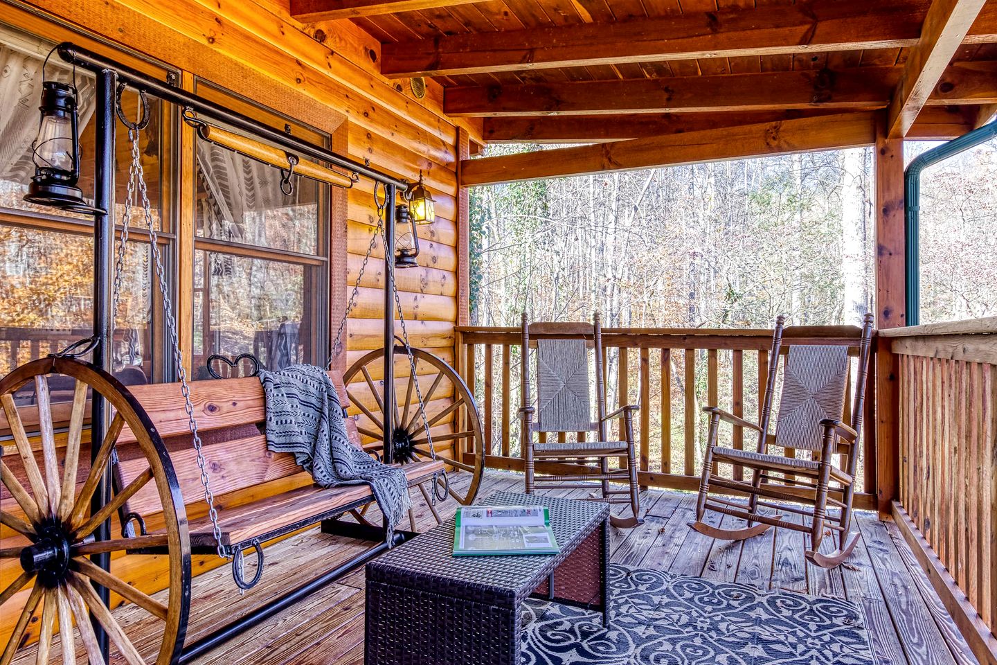Cozy Log Cabin with Hot Tub & Game Room Near Smoky Mountain National Park | Sevierville, TN