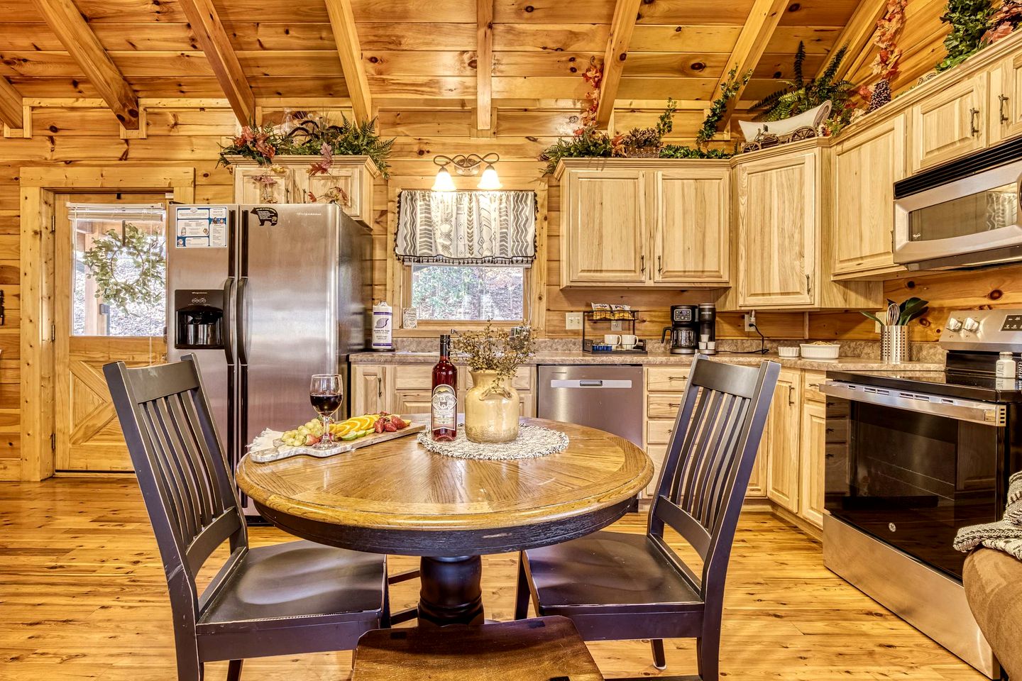 Cozy Log Cabin with Hot Tub & Game Room Near Smoky Mountain National Park | Sevierville, TN