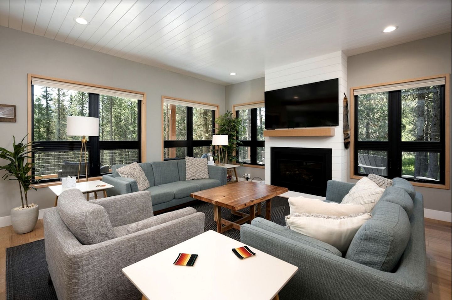 Mountain Cabin with Elegant Chic Interior and Deck in Montana