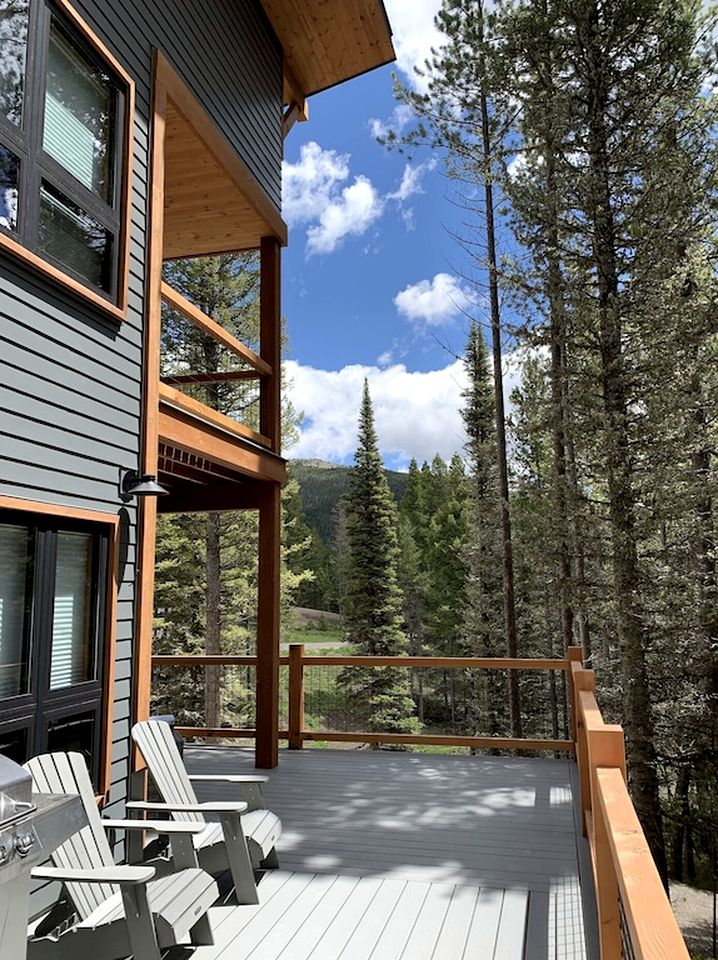 Mountain Cabin with Elegant Chic Interior and Deck in Montana