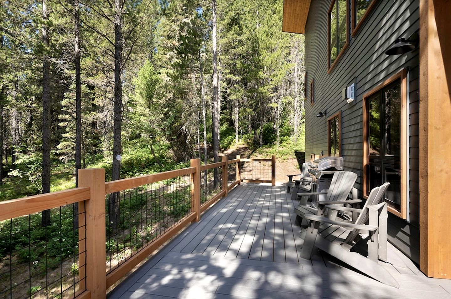 Mountain Cabin with Elegant Chic Interior and Deck in Montana