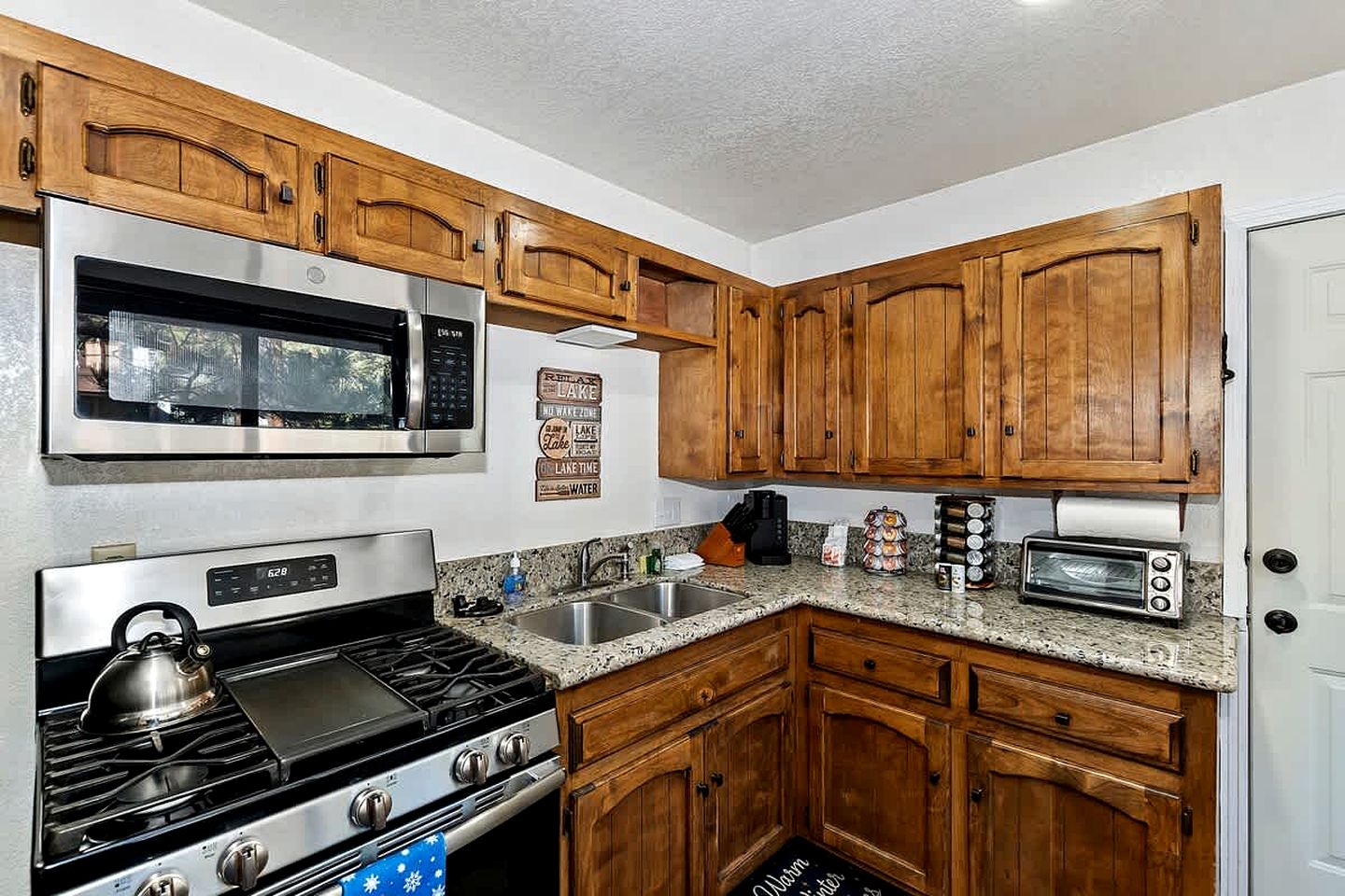 Alpine Adventure Awaits: Classic Cabin Near Snow Summit in Big Bear Lake