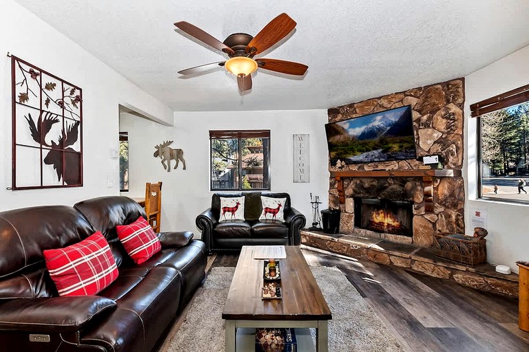 Cabins (United States of America, Big Bear Lake, California)