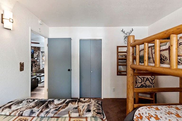 Cabins (United States of America, Big Bear Lake, California)