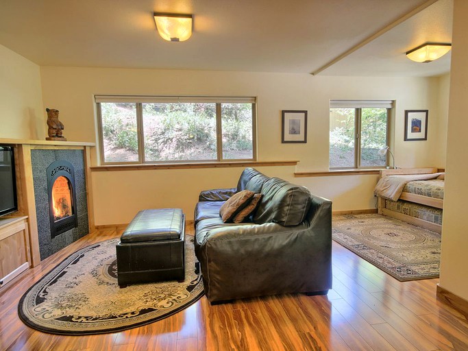 Nature Lodges (Yosemite Park, California, United States)