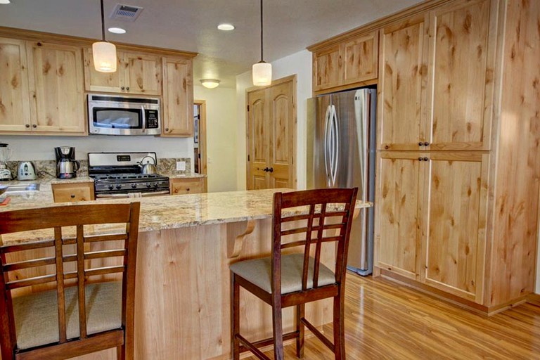 Nature Lodges (Yosemite Park, California, United States)