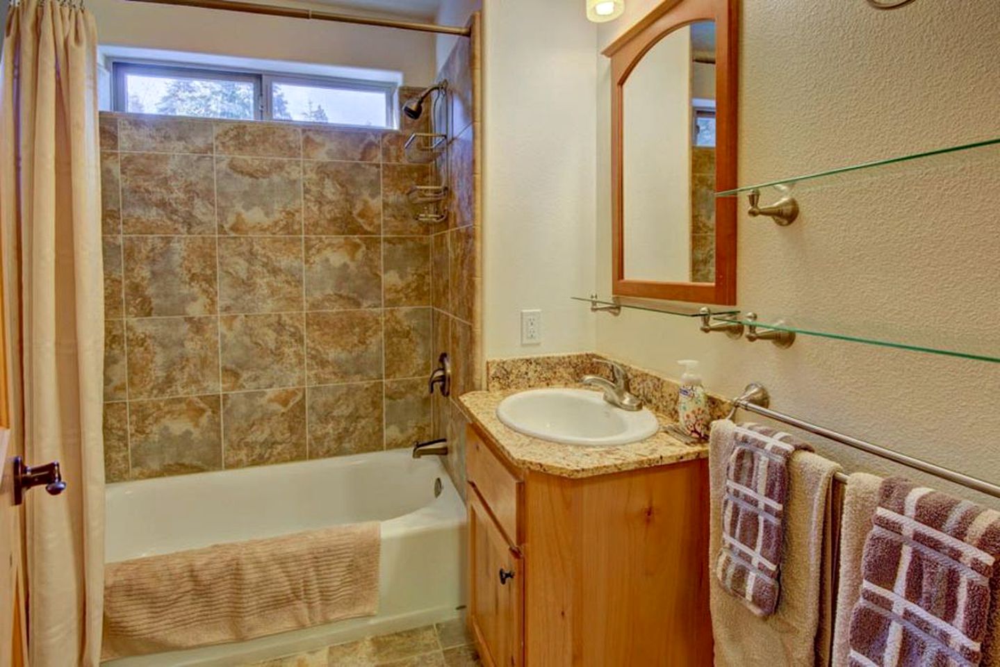 One-Bedroom Vacation Rental Inside Gates of Yosemite National Park, California