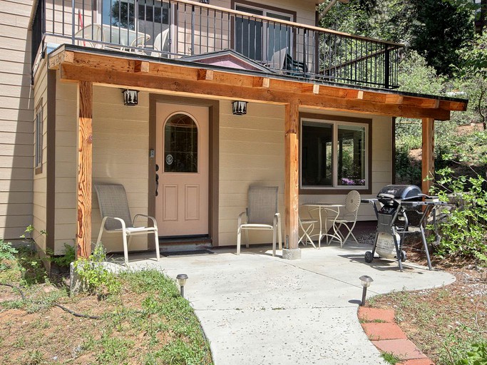 Nature Lodges (Yosemite Park, California, United States)