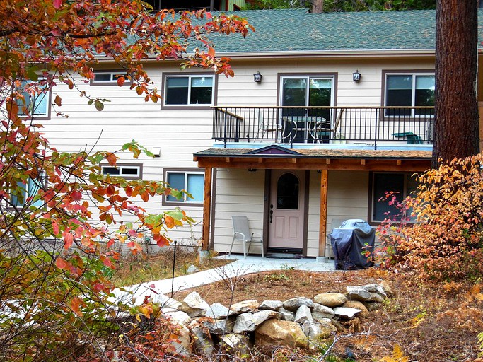 Nature Lodges (Yosemite Park, California, United States)