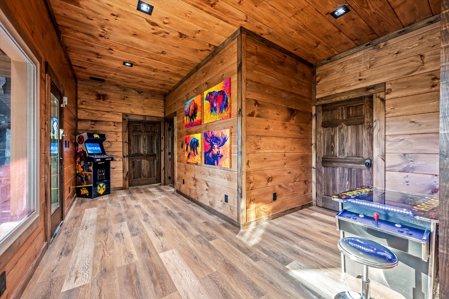 Stunning Cabin with Swimming Pool and Hot-tub in Gatlinburg, Tennessee